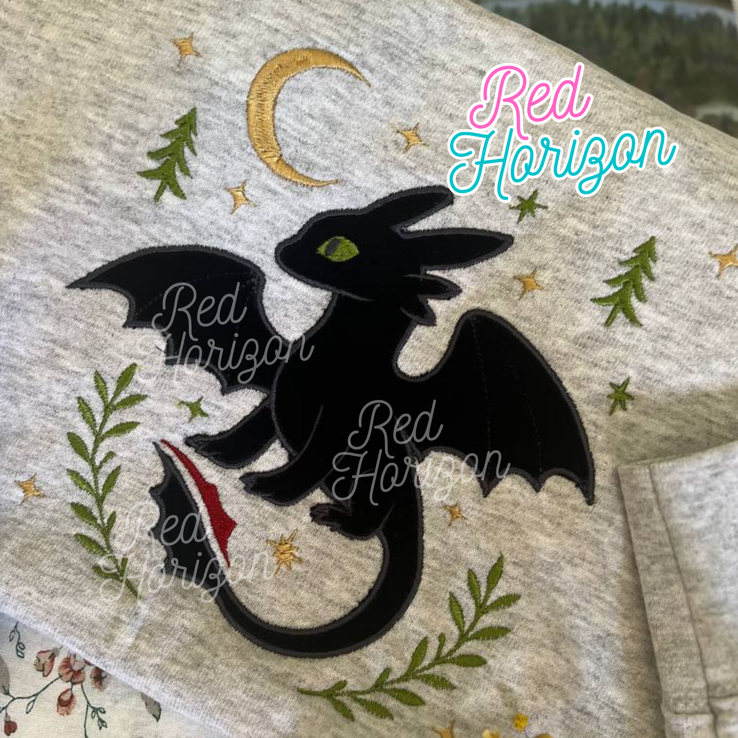 🚫(Cerrada) Sudadera bordada Toothless – Pre-Order Edición Especial