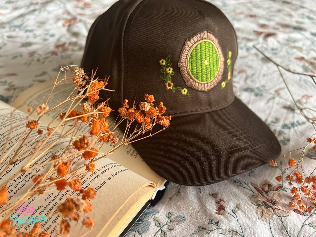 🌿 Gorras Tierra Media 🌿 - Red Horizon Embroidery