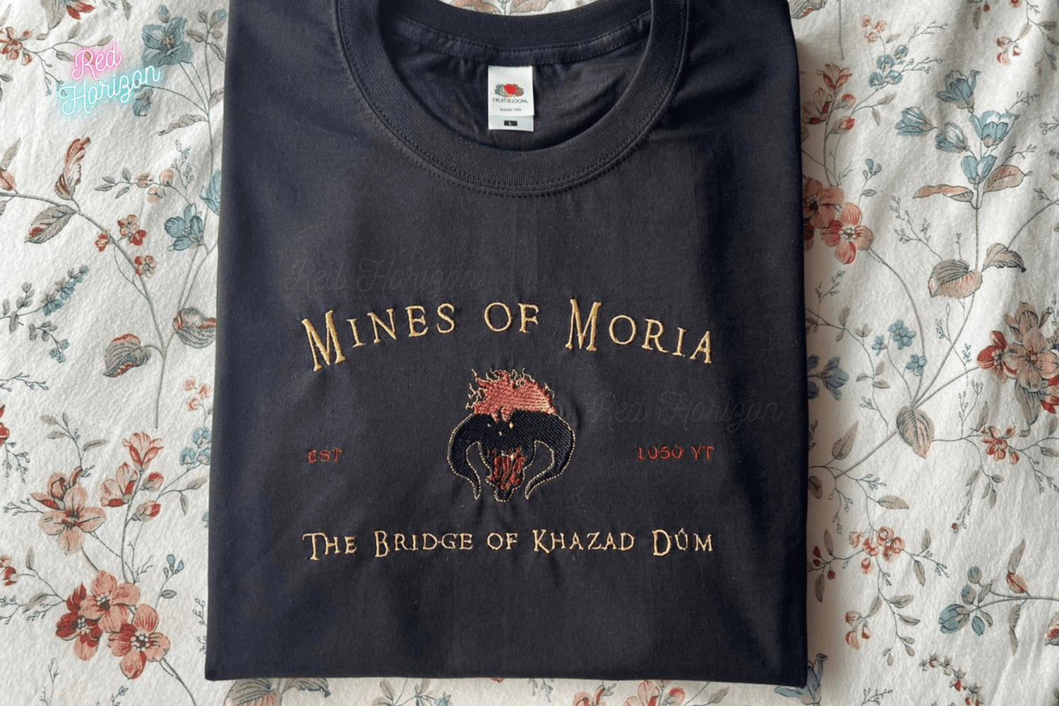 🌿Camisetas de la Tierra Media🌿 - Red Horizon Embroidery
