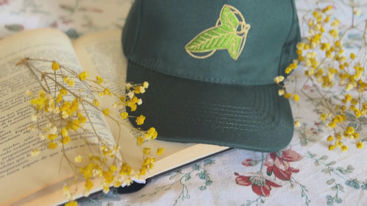 Lothlórien – Gorra bordada con la hoja élfica de Mallorn