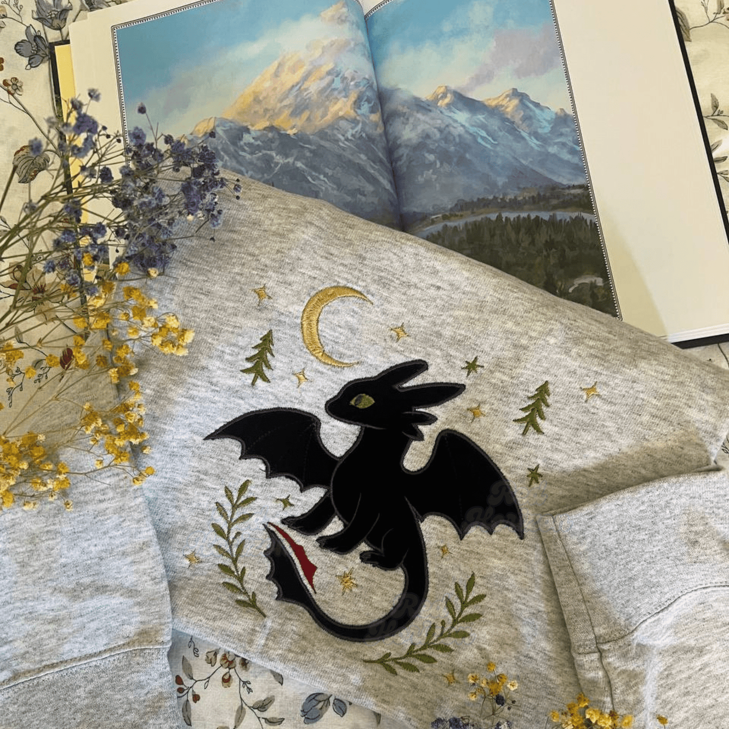 Sudadera bordada Toothless – Pre - Order Edición Especial - Red Horizon Embroidery